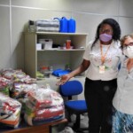 A esquerda Coordenadora de Turma dos terceirizados, Maria da Cruz da Silva Nascimento e na sequência a Auditora Kátia Maria de Carvalho Meira